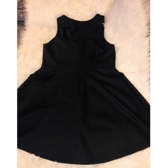 Black mini dress - Picture 2 of 4